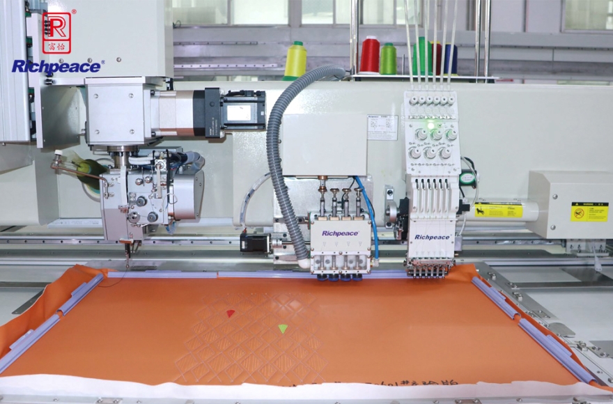 必一体育全自动旋转机头冲绣缝一体机