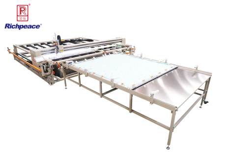 必一体育框式电脑绗缝机（撑布带机型）-法式上料台