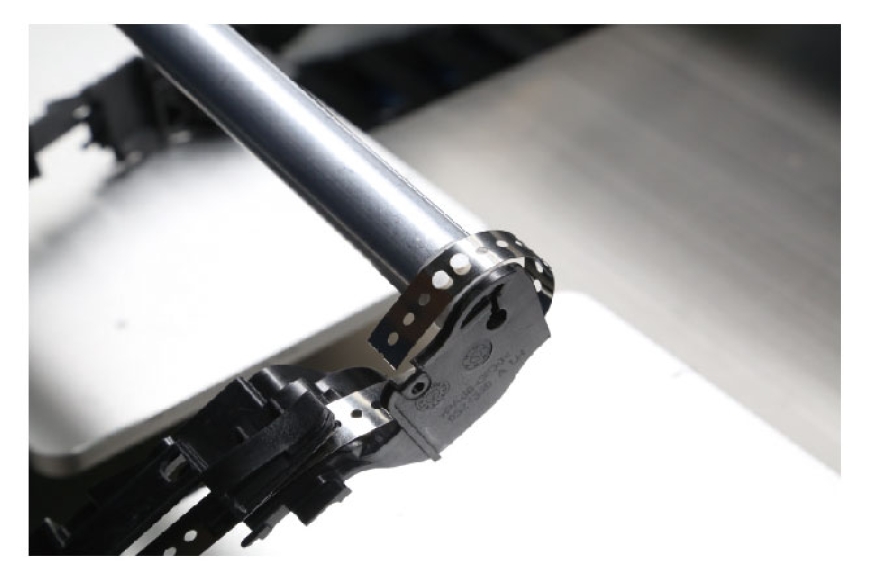 必一体育汽车天窗卷阳帘热熔机