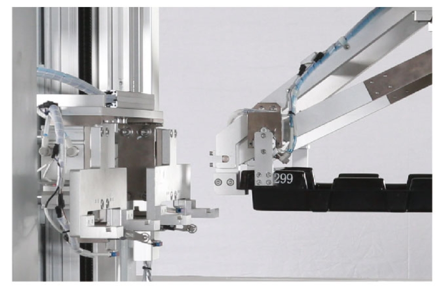 必一体育汽车天窗卷阳帘码垛站