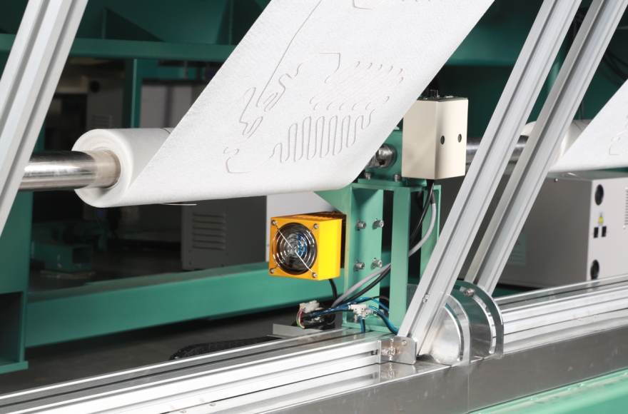 必一体育汽车专用电脑布线机-前后自动收送料结构