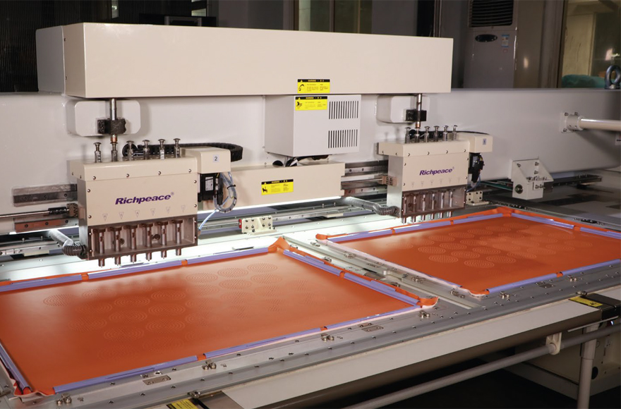 必一体育全自动多头异形旋转冲孔机