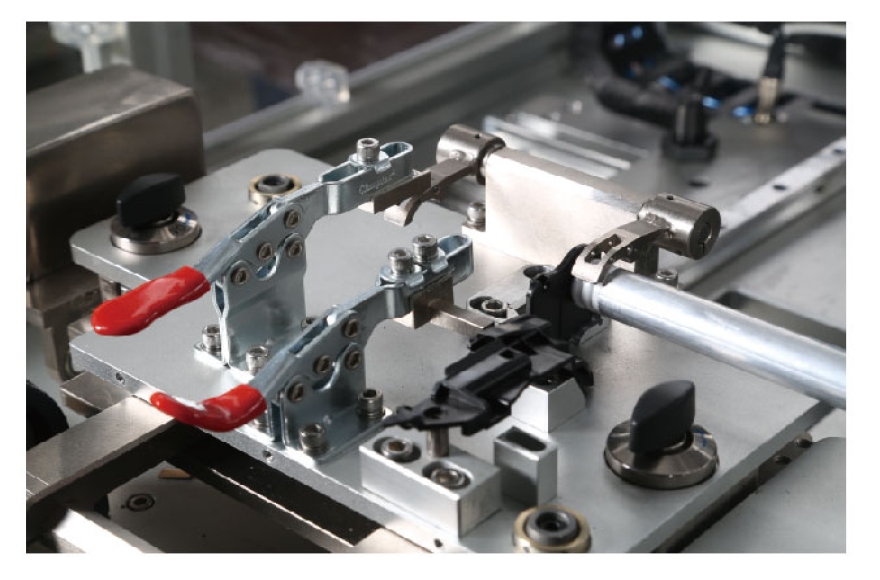 必一体育汽车天窗卷阳帘热熔机