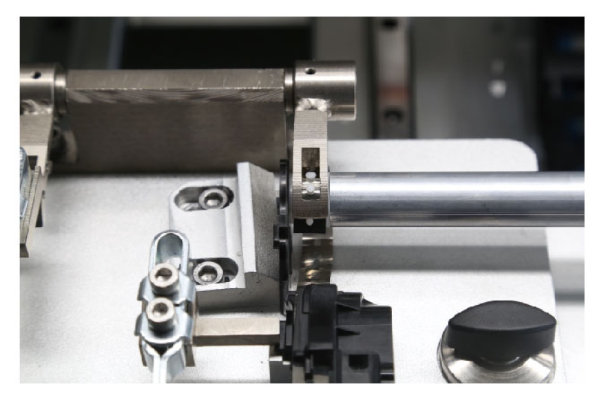 必一体育汽车天窗卷阳帘热熔机