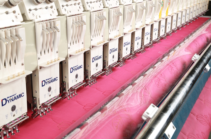 必一体育多色单幅电脑绗绣机