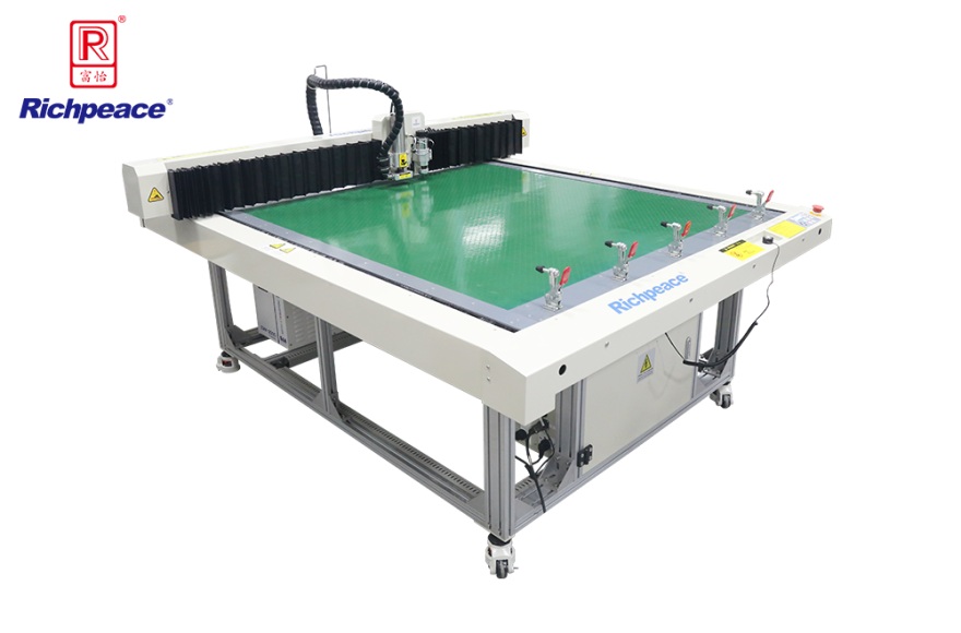 必一体育电脑模板切割机