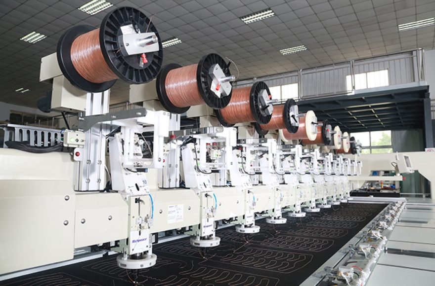 必一体育汽车专用电脑布线机-左右自动收送料结构