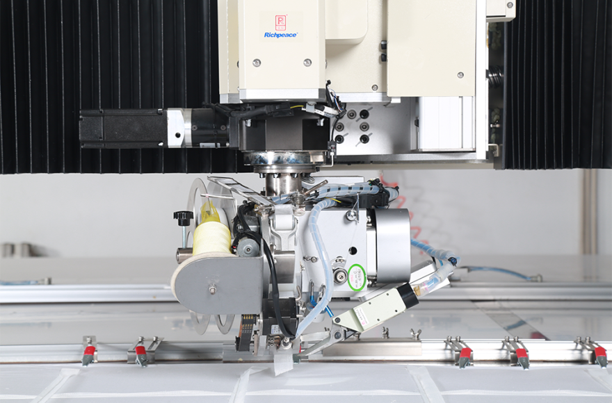 必一体育立衬旋转机头精密缝纫机