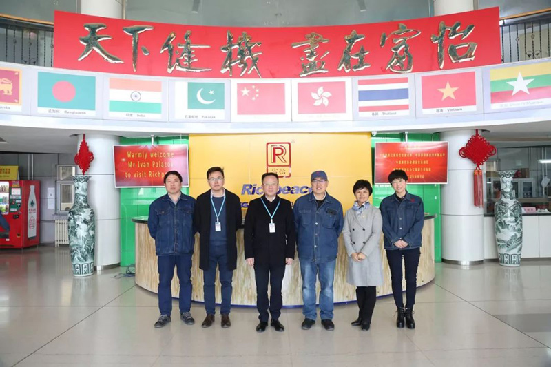 中国家纺协会会长杨兆华一行领导莅临上工必一体育考察胖被自动化生产线