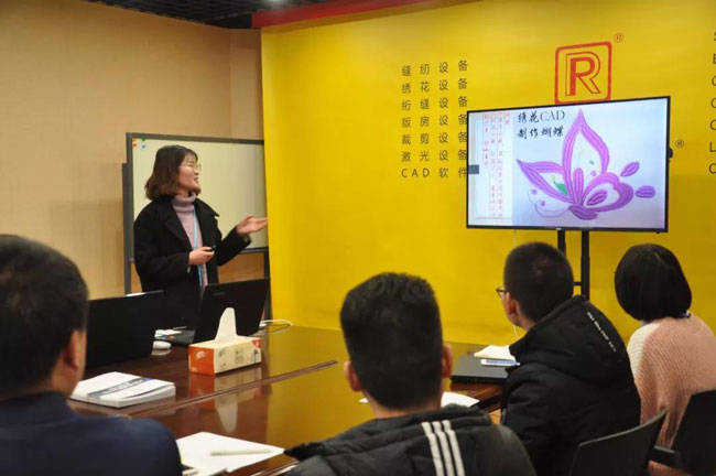 学生依次现场汇报在必一体育实习总结