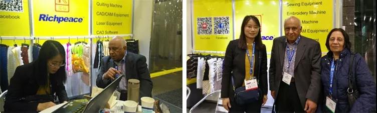 必一体育展位前的客户