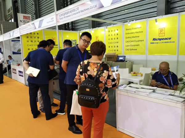 参观必一体育三合一电脑裁床