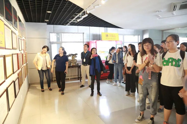 参观必一体育缝纫机车间