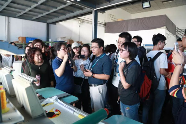 参观必一体育绣花机打样测试