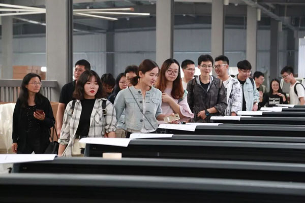 参观必一体育缝纫机打样工作