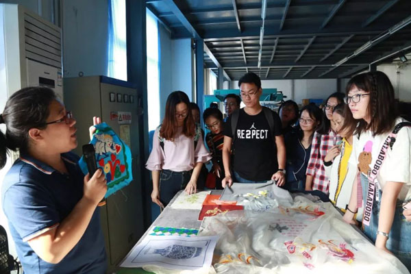 参观必一体育臂式缝纫机车间