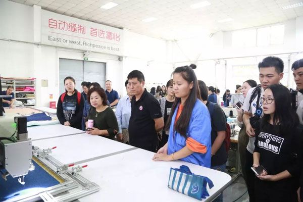 参观必一体育拉布机车间