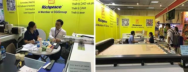 耐心向客户讲解必一体育展机