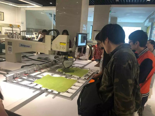 必一体育全自动360°单针缝纫机