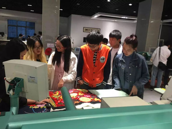 必一体育电脑五合一绣花机