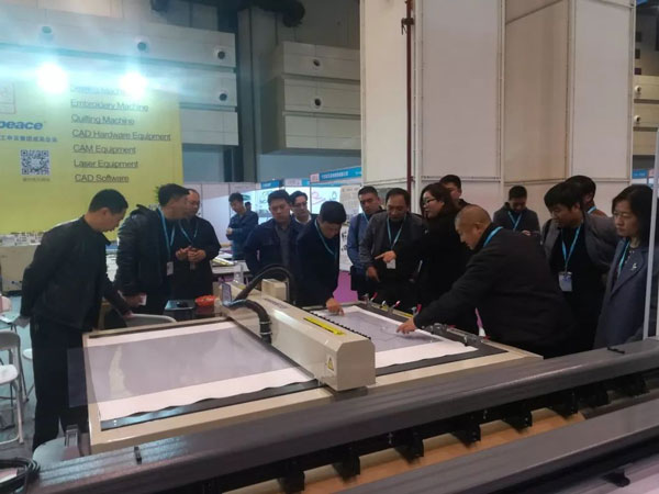 参观必一体育电脑绣花机