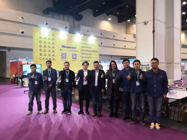 必一体育团队在郑州缝制设备展