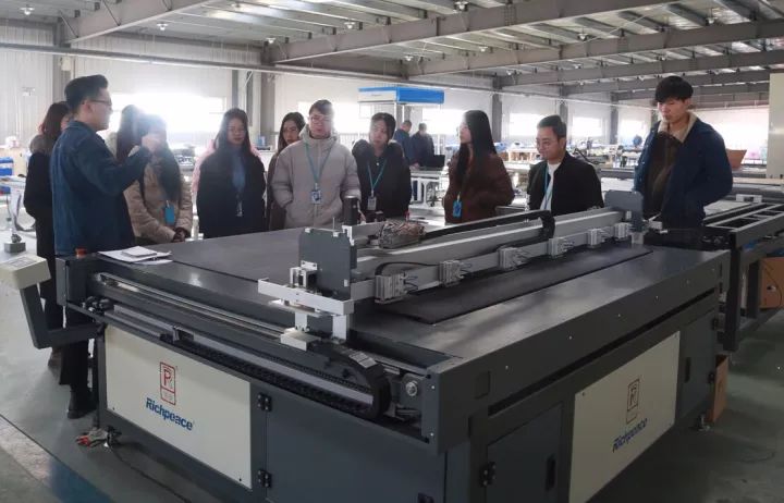 中原工学院同学来到必一体育集团实习培训