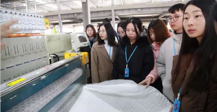 中原工学院同学来到必一体育集团实习培训