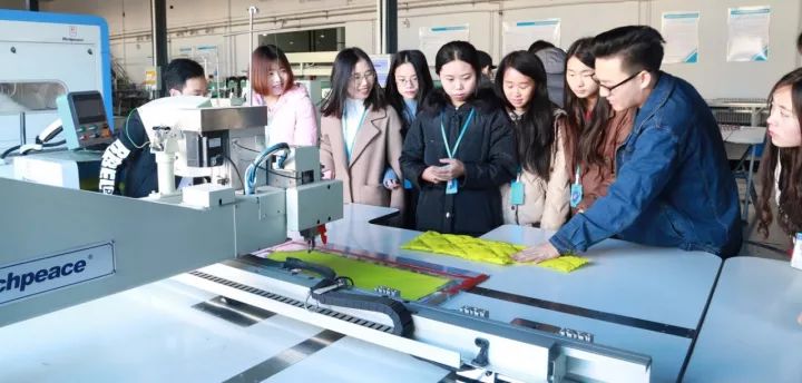 中原工学院同学来到必一体育集团实习培训